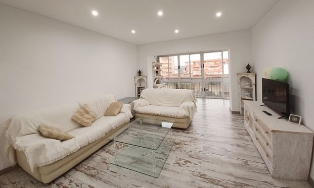 Renovated 2 bedroom apartment for rent in Calpe with pool - Photo 1