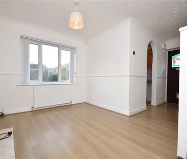 3, Broadcroft Grove, Tingley, Wakefield, West Yorkshire, WF3 1TU - Photo 2