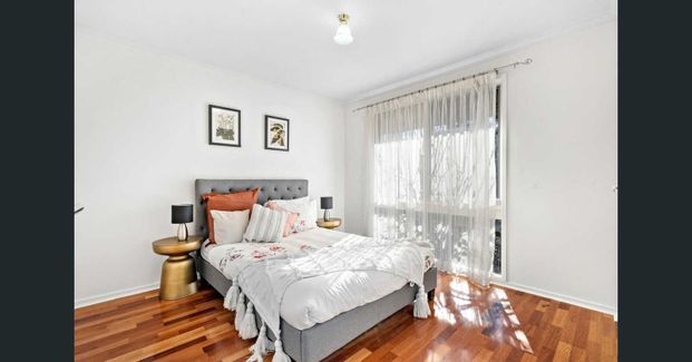 Elegant Living in a Thoughtfully Designed Family Home - Photo 1