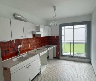Location Appartement 4 pièces 79m² CHAMALIERES 63400 - Photo 6