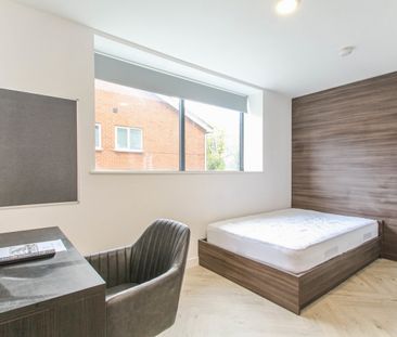 4 bed Apartment for Rent - Photo 6