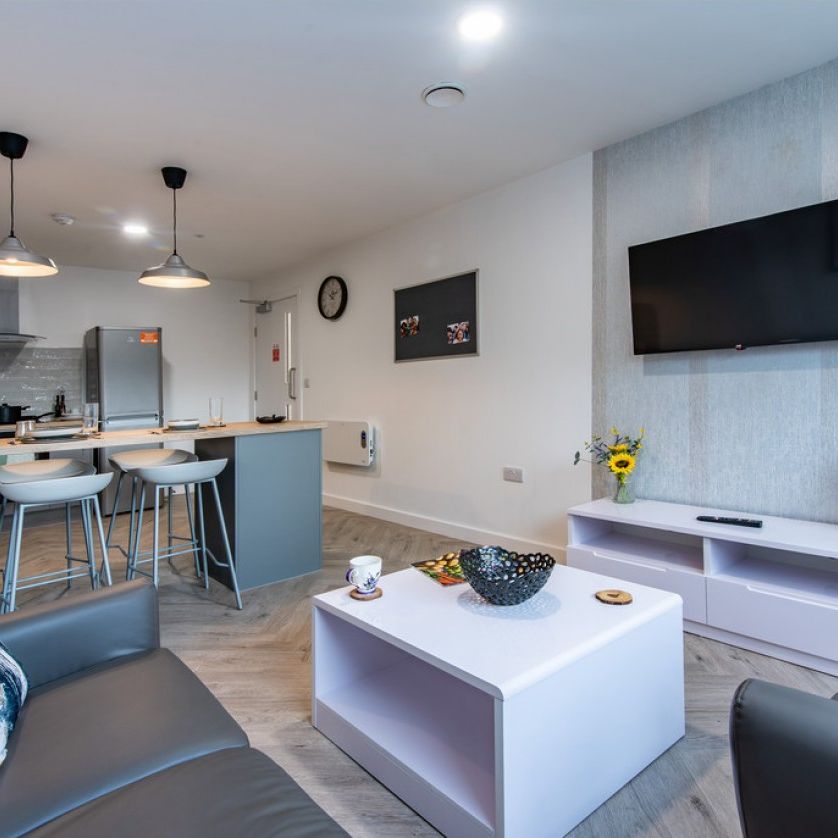 4 bed Apartment for Rent - Photo 1