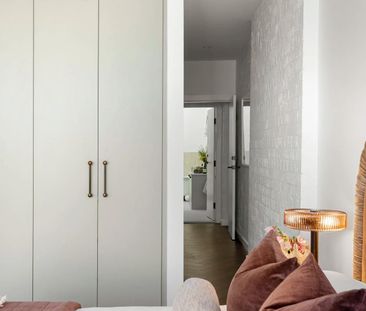 Exceptional warehouse living with space and style - Photo 5