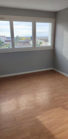 Location Appartement 2 pièces 48 m² Issoudun - Photo 1