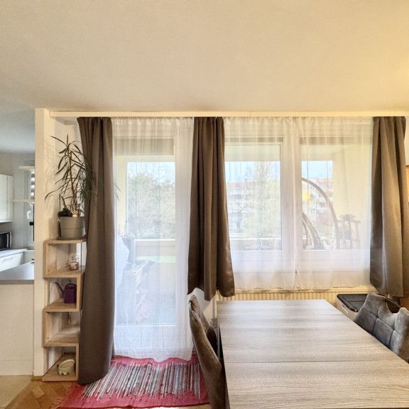 Charmante 2-Zi-Wohnung mit Loggia & Einbauküche | Ruhelage und Grünblick - Photo 1