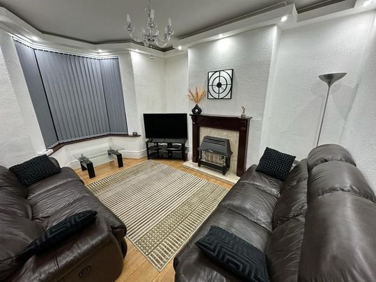 4 bedroom semi-detached house to rent - Photo 1