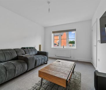 3 bedroom semi-detached house to rent - Photo 5