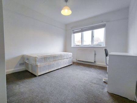 Princes Gardens, West Acton, London, W3 - Photo 5