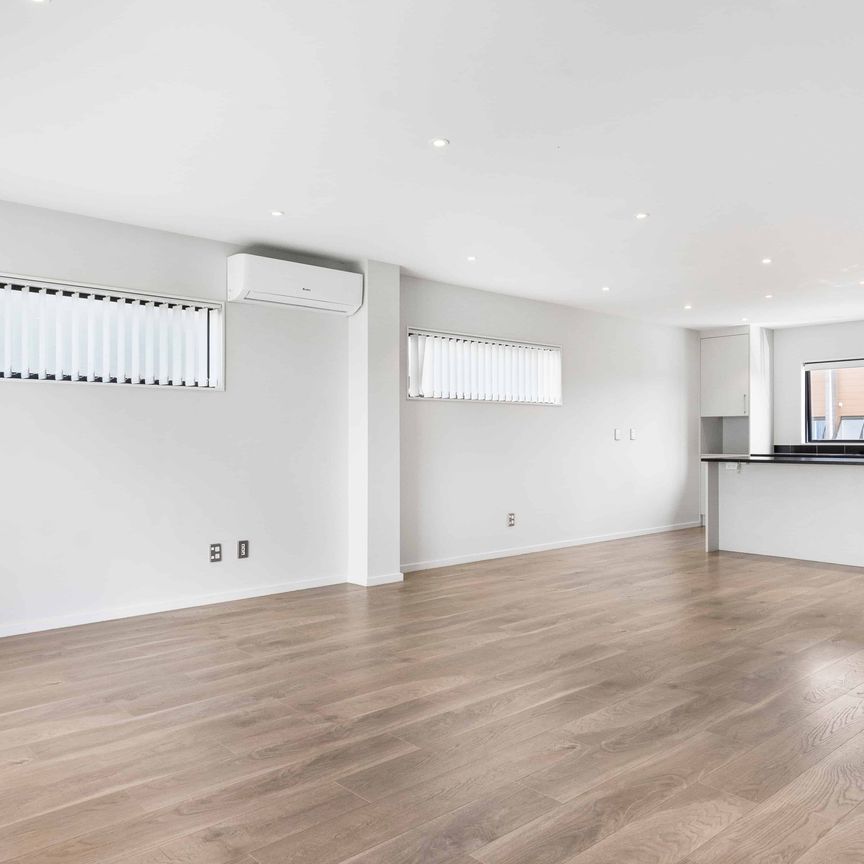 Modern Living - Spacious Four-Bedroom Townhouse - Photo 1