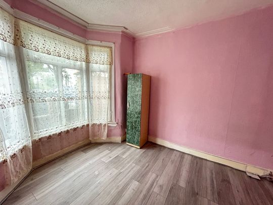 4 Bed Terraced House, Raynham Avenue, N18 - Photo 1