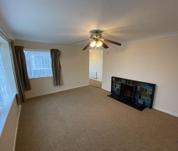 3 bedroom detached bungalow to rent - Photo 2