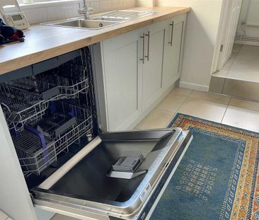 3 bedroom terraced house to rent - Photo 4