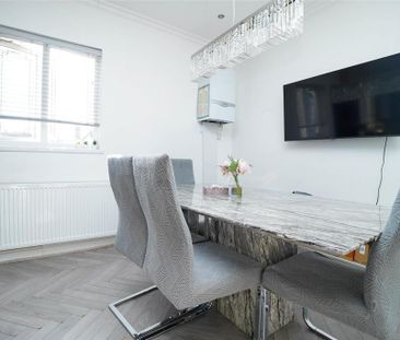 4 bedroom flat to rent - Photo 4