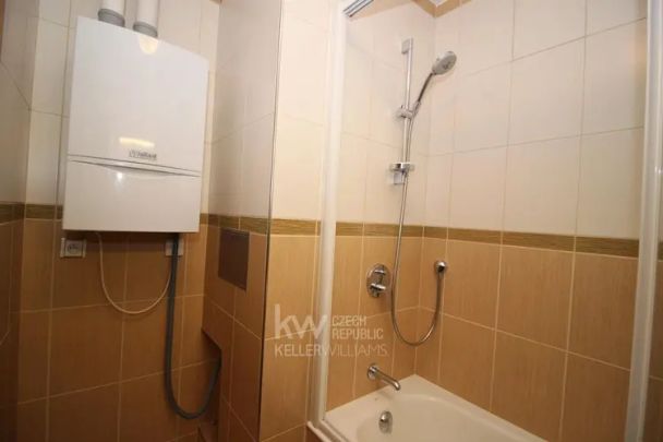 Prostorný byt 2+1 v neosecesním domě, Praha 5 – Smíchov - Фото 1