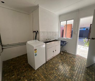 Charming 3-Bedroom Home In Reservoir - Photo 5