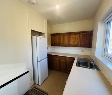 Bath Road, Maidenhead - Photo 1