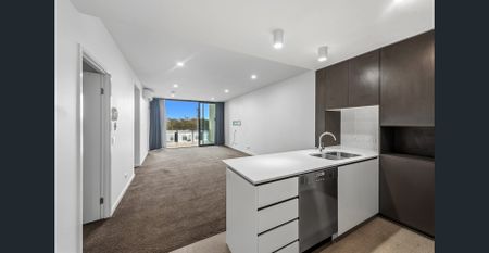 Elevated Living in Summerlin - Top-Floor Apartment with Resort-Style Amenities - Photo 2