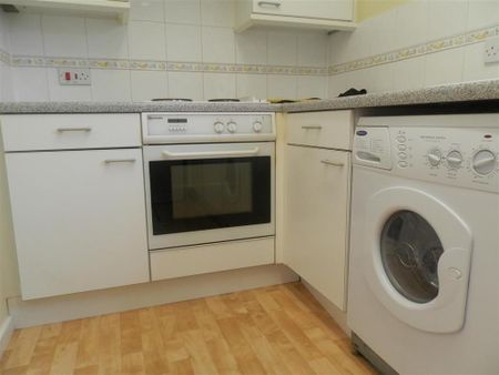 1 bedroom flat to rent - Photo 2