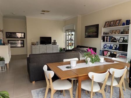 COSY AND COMFORTABLE! - Photo 2