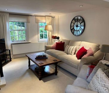 BILLS INCLUDED A charming fully furnished country cottage in the he... - Photo 3