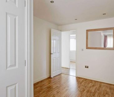 3 bedroom flat to rent - Photo 2