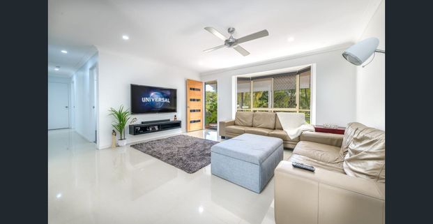 Renovated Family Home with Comfort & Style – 4 Sarina Place, Helensvale - Photo 1