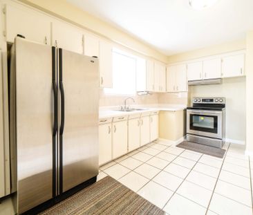 For Lease - 544 Sandmere Place Unit# Upper, Oakville, Ontario - Photo 1