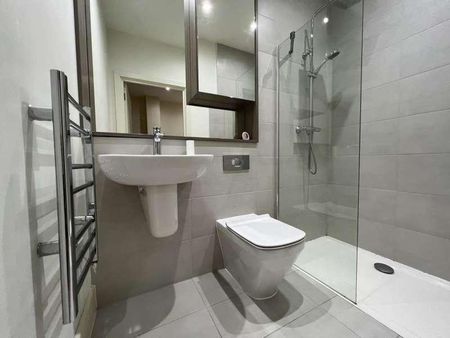 Mondial Way, Hayes, UB3 - Photo 4