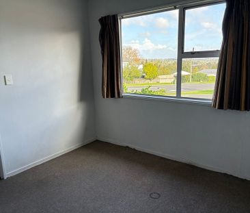 5 Bedroom House - Convenient Location - Photo 4