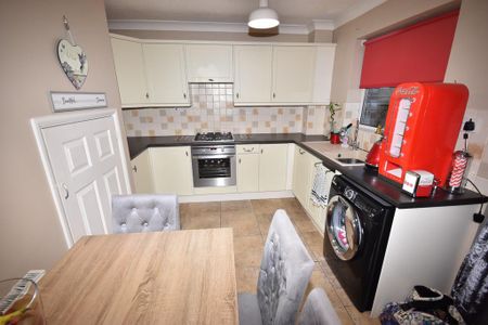 3 bedroom semi-detached house to rent - Photo 5