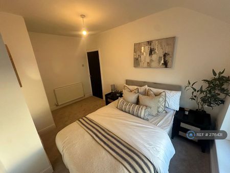 3 bedroom end of terrace house to rent - Photo 4