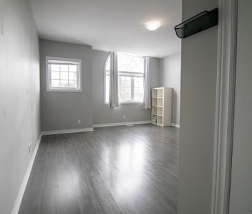 **ALL UTILITIES INCLUDED** Student Room For Rent in St. Catharines!! - Photo 6