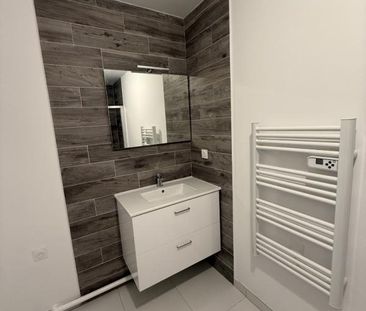 Location Appartement 3 pièces 68m² BORDEAUX 33300 - Photo 2