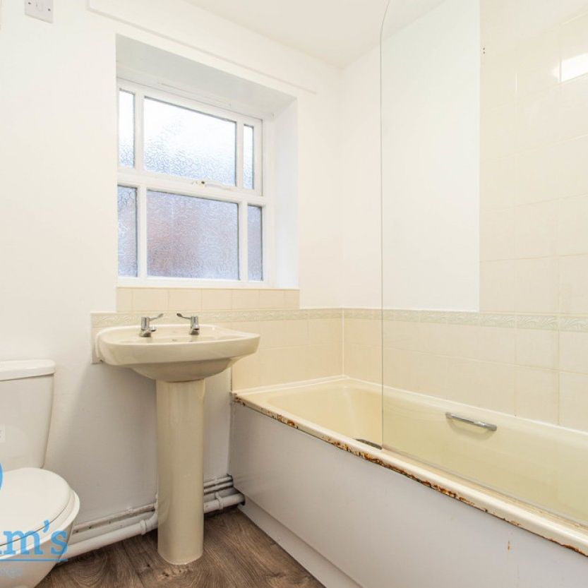 2 bed Flat for Rent - Photo 1