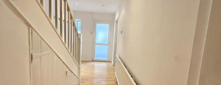 5 bedroom end of terrace house to rent - Photo 2