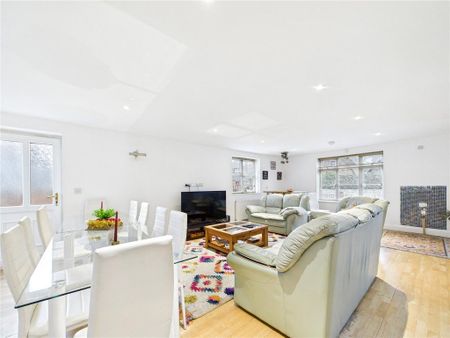 5 bedroom detached house to rent - Photo 2