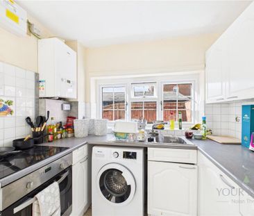 2 bedroom end of terrace house to rent - Photo 3