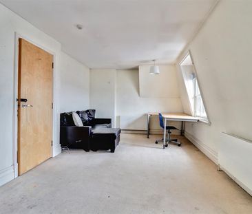 3 Bedroom Flat / Apartment to let - Photo 5