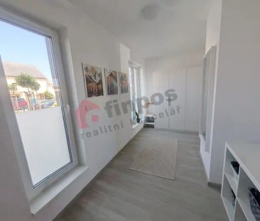 Moderní byt 3+kk se zahradou v novém rezidenčním areálu v Chlumci n.C. - Fotografie 6