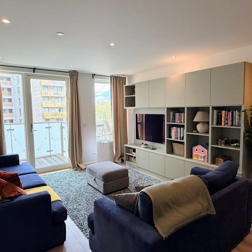 2 Bed Flat, Avenue Road, W3 - Photo 1