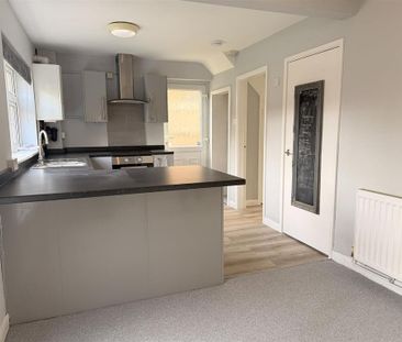 3 bedroom semi-detached house to rent - Photo 6
