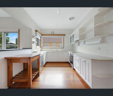 3 Bedroom Home in Ideal Location! - Photo 1