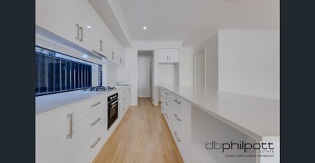 MODERN FAMILY HOME - Photo 4