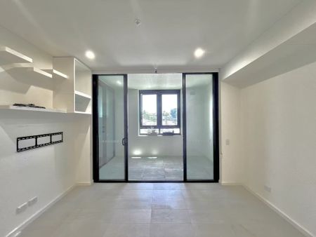 Near New one bedder apartment with study in the heart of Melrose Park - Photo 2