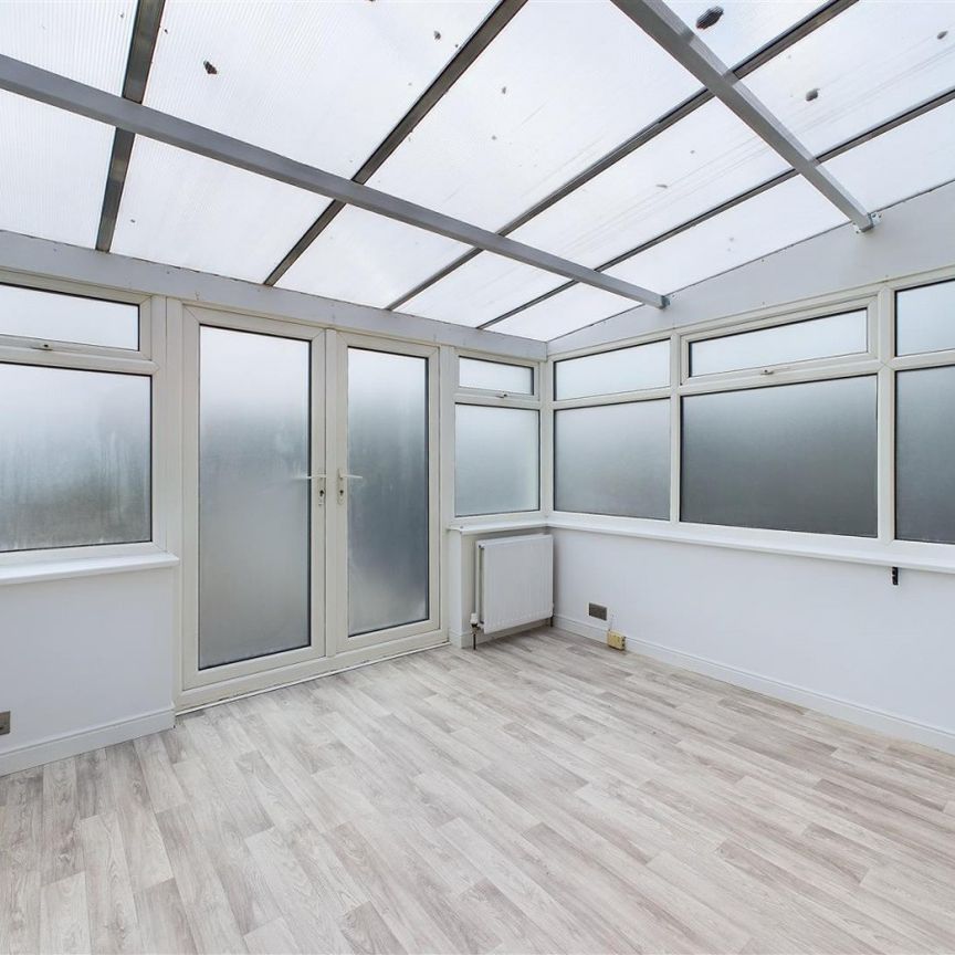 4 bedroom Semi-detached house to rent - Photo 1