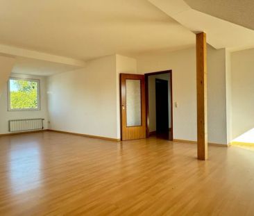 Helle Dachgeschosswohnung mit PKW Stellplatz - Photo 3