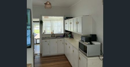 Quaint Cottage with Granny Flat - Photo 4