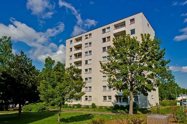 Helle 2,5-Zimmer-Wohnung mit Tageslichtbad und Balkon / Freifinanziert - Photo 1