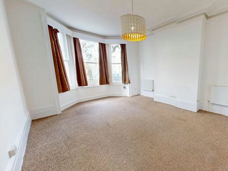 Flat to rent on - Photo 2