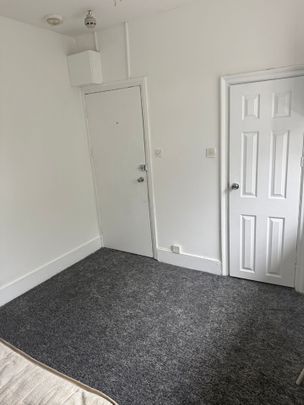 Studio Flat, Richmond Road, E8 - Photo 1